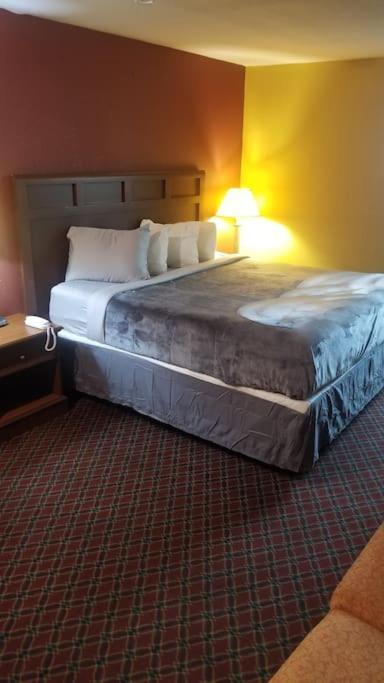 Hotel King Bed Room 236 Booking Stillwater Dış mekan fotoğraf